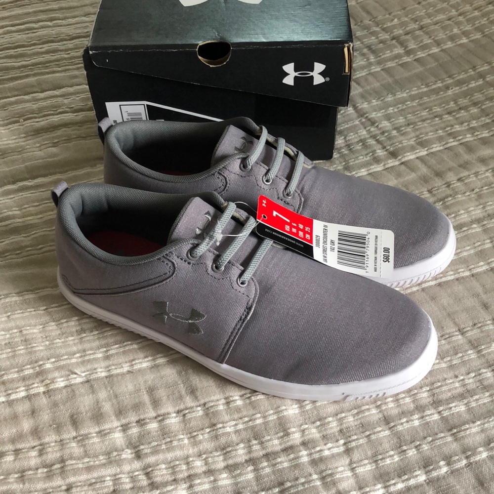 Men’s UA gray shoes